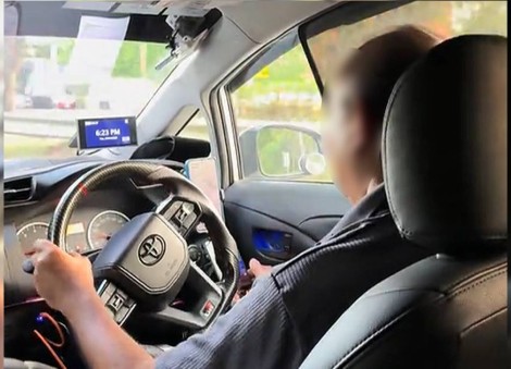 Passenger claims Grab driver watched pornography while driving, car swayed 'left and right'