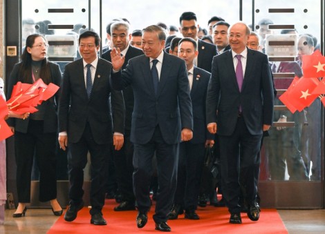 China's Xi calls for strategic clarity, political security with Vietnam