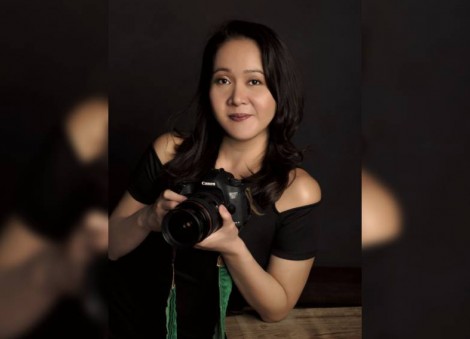 She left her high-paying advertising job to take photos of babies - and it's paid off