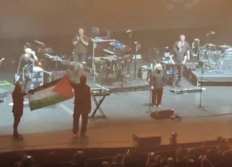 Massive Attack banned from Singapore after Palestinian flag at concert