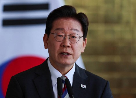 South Korea unveils future technology projects, targets moon landing by 2030