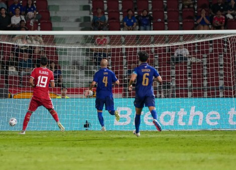 Singapore 1, Thailand 0 at half-time: Harhys Stewart strike breathes life into Lions' comeback bid in Bangkok