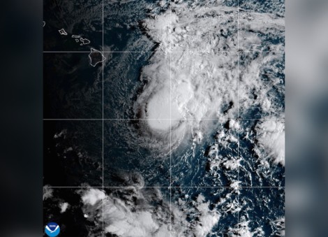 Tropical Storm Moke advances toward Hawaii as winds strengthen