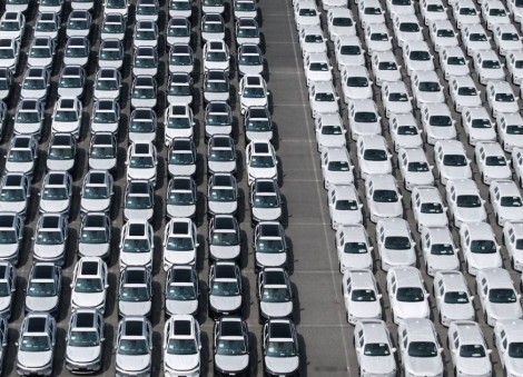 China's car sales extend slide as shift accelerates to overseas markets