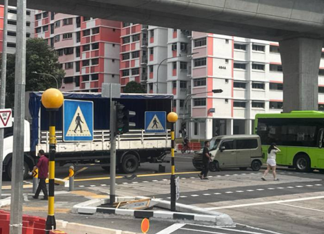 Lorry-van crash blocks Choa Chu Kang junction; bus service diverted