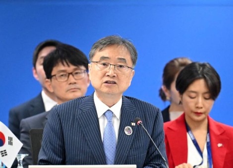 China considering summit with Seoul in November, South Korean foreign ministry says