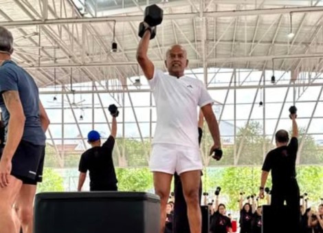 Nee Soon MPs and residents set new Singapore record with mass weightlifting feat