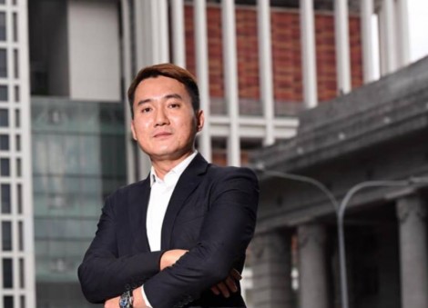 'If you lose hope, you're done': Former drug addict now a lawyer and proud father