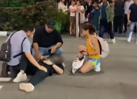 Passers-by assist man seen lying on Orchard Road pedestrian crossing after motorcycle accident
