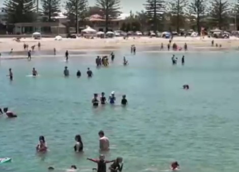 Intense heatwave grips Australia's southern states, fans bushfires