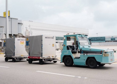 Changi Airport deploys first fleet of driverless baggage tractors
