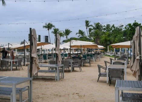 'Hours without anyone walking in': Waterfront businesses see takings tumble following oil spill