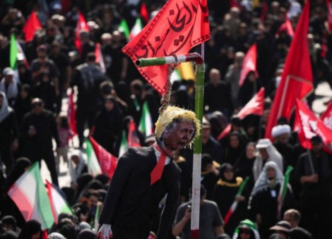 Iranian mourners call for vengeance on Trump during Khamenei funeral procession