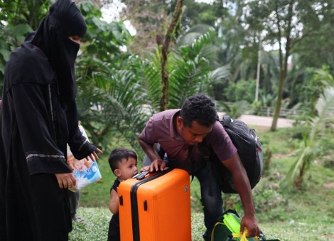 Malaysian authorities release over 100 Rohingya refugees from detention