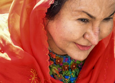 Najib's wife Rosmah grilled for over 3 hours in graft claims