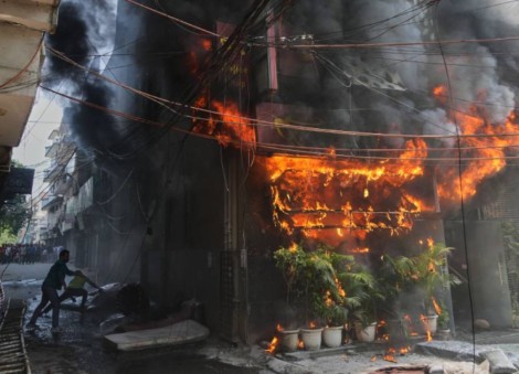 Fire sweeps through a New Delhi building, killing at least 21 people