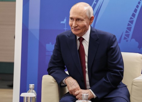 Putin rejects Zelenskiy's offer to meet, saying he sees 'no point' in it