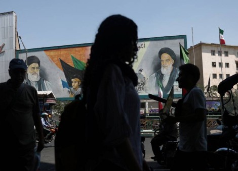 Iran targets US bases in Jordan and the Gulf after Trump orders strikes near Hormuz