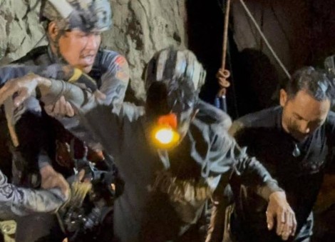 Rescuers search for alternative route to reach 2 missing in a flooded Laos cave