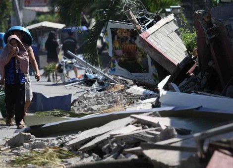 Philippine town seeks immediate airlift of food to ease hunger in quake-hit villages