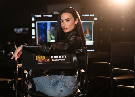 Demi Lovato becomes accustomed to partying without alcohol