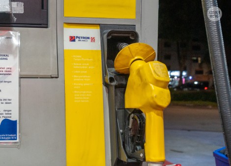 2 Malaysians banned from Ron95 petrol subsidy following viral video of woman filling container in car boot