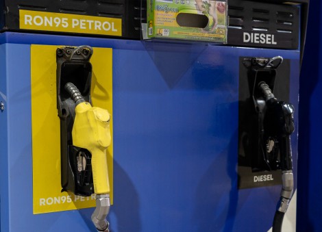 Malaysia to ban use of foreign credit, debit cards at Ron95 pumps from April