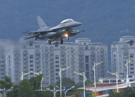 Taiwan says delayed US F-16s to start arriving this year