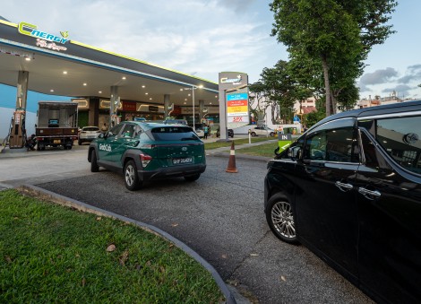 Long queues at Cynergy Dunman as 3 fuel companies hike pump prices on March 16