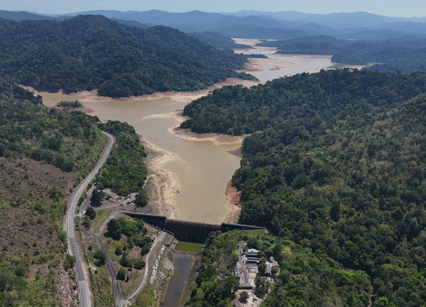 Malaysians urged to cut shower time, cease daily car wash amidst prolonged dry and hot spell