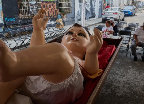 Giant Baby Jesus statue visits Mexico City's Tepito neighborhood with message of peace