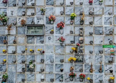 'This is non-negotiable': Malaysian woman wants thief to return stolen urn containing her father's ashes 