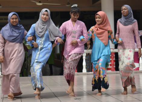 What's the difference between Hari Raya Puasa and Hari Raya Haji?