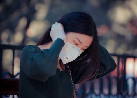 How to prevent breakouts when wearing face masks