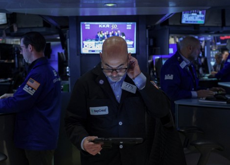 Global markets tread water as yen moves dominate currency trading