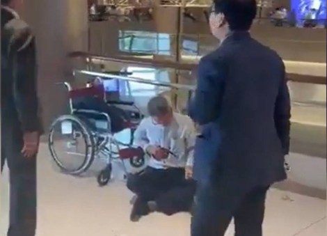 Man with knife injures 3, including 2 Japanese, at Shanghai restaurant