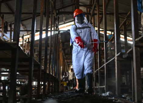 Second Ebola treatment centre is set ablaze in eastern Congo, with 18 suspected cases fleeing