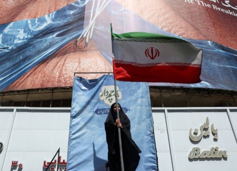 Iran and US play down hopes for imminent breakthrough in war
