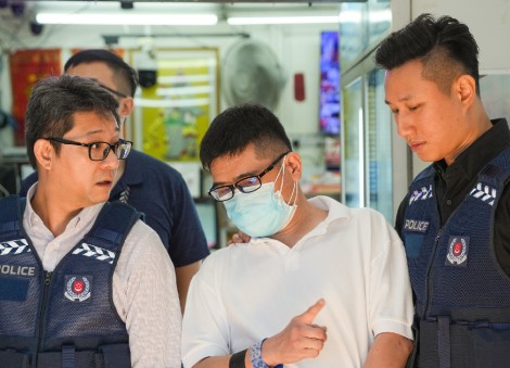 6 retailers accused of SIM card fraud brought back to crime scenes