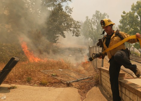 Thousands ordered to evacuate as Southern California wildfire threatens homes