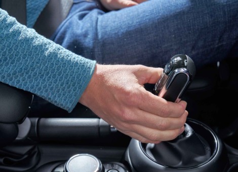 3 common driving habits which are killing your car transmission