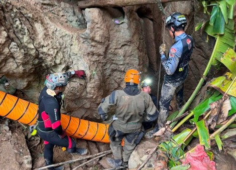 Rescue teams find 5 trapped in Laos cave, search for 2 more continues