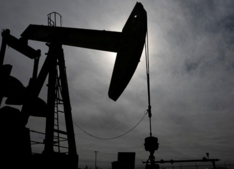 Oil falls over 2% as Trump says he holds off scheduled attack on Iran