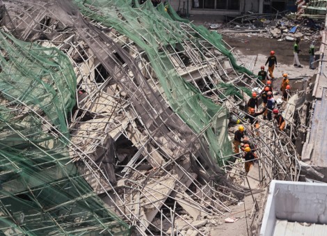 Philippines ends rescue efforts as hope fades for victims of building collapse
