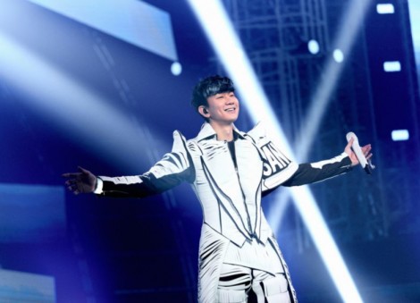 JJ Lin to hold in-person charity concerts at MBS this month