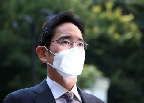 South Korea prosecutors seek jail for Samsung boss on fraud and stock manipulation charges