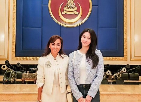Chingmy Yau's daughter Ayla visits Selangor princess in Malaysia, gets private visit to official palace