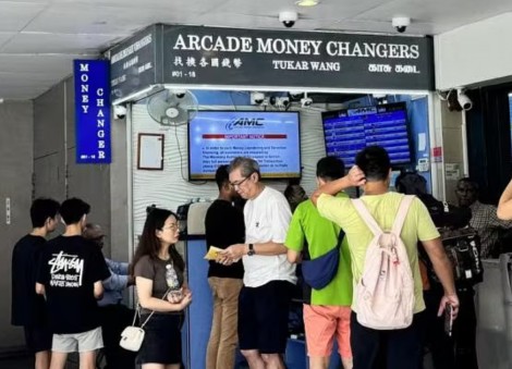 Some money changers in Singapore see business boom despite strengthening ringgit