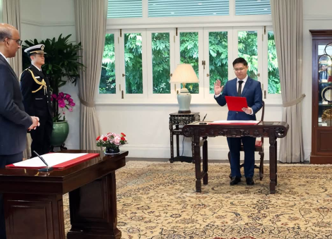 Foo Cexiang sworn in as Minister of State