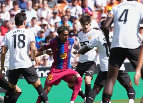 Yamal scores twice as Barcelona wins 4th straight game in La Liga, Arsenal beats Chelsea